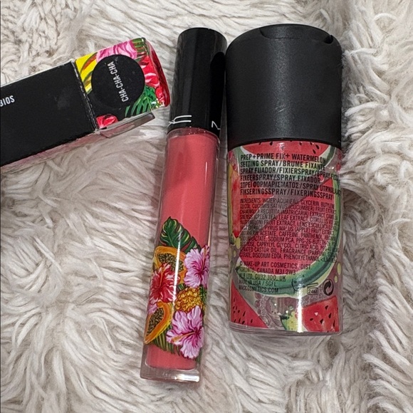 MAC COSMETICS BUNDLE - Picture 2 of 4